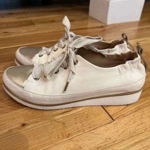 Ron white nova sneaker